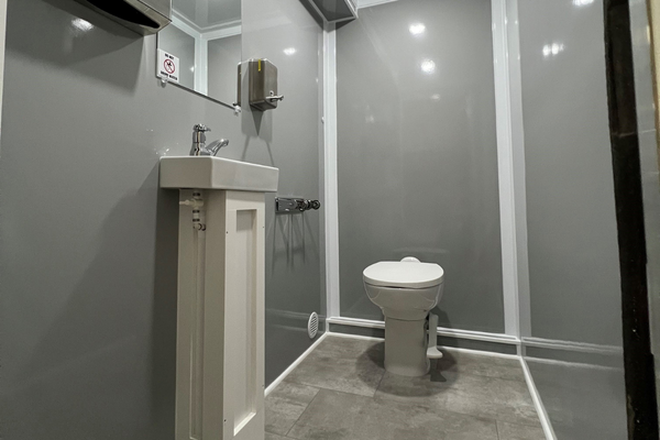 14' Mobile Restroom Trailer